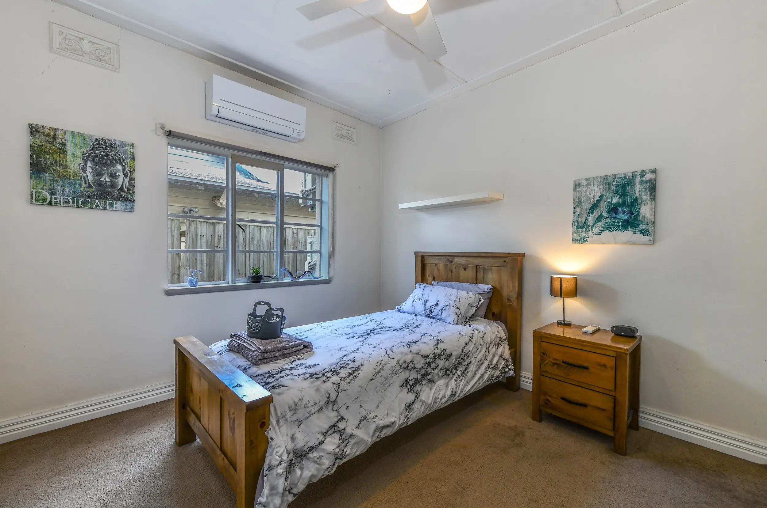single bed room
